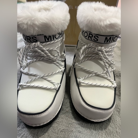 MICHAEL Michael Kors • Zelda Nylon Snow Boot • Women’s - Picture 9 of 10